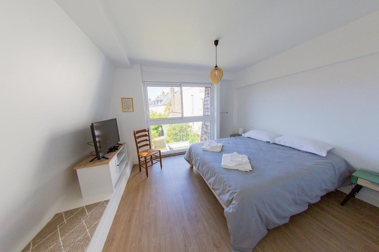 Le 74 Bed & Breakfast อาวร็องช์ ภายนอก รูปภาพ