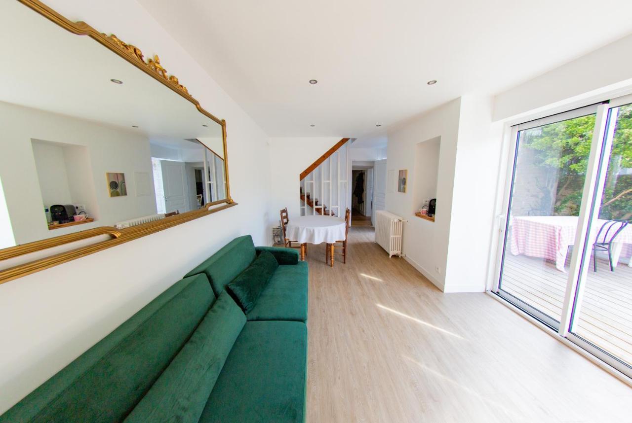 Le 74 Bed & Breakfast อาวร็องช์ ภายนอก รูปภาพ