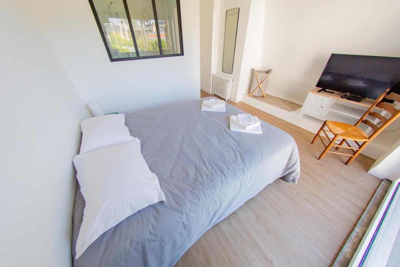 Le 74 Bed & Breakfast อาวร็องช์ ภายนอก รูปภาพ