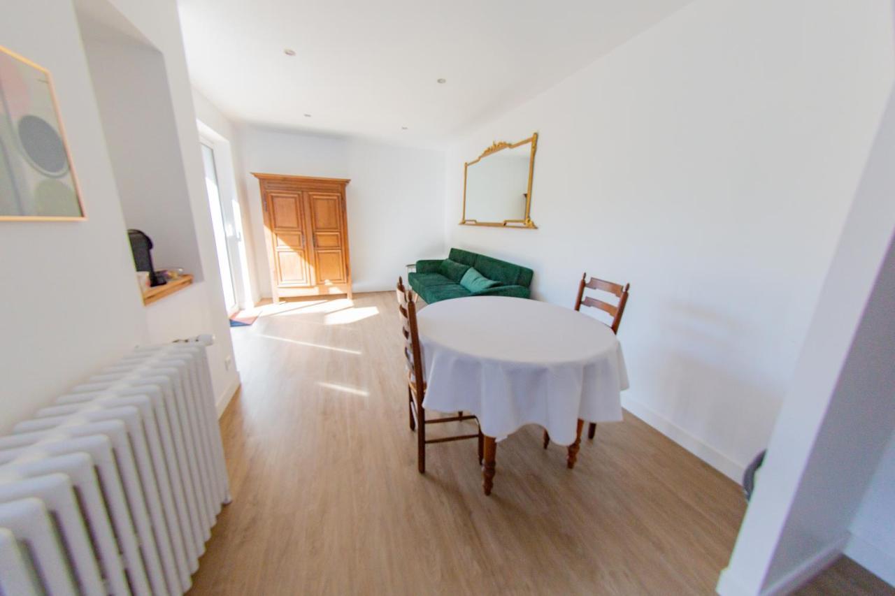 Le 74 Bed & Breakfast อาวร็องช์ ภายนอก รูปภาพ